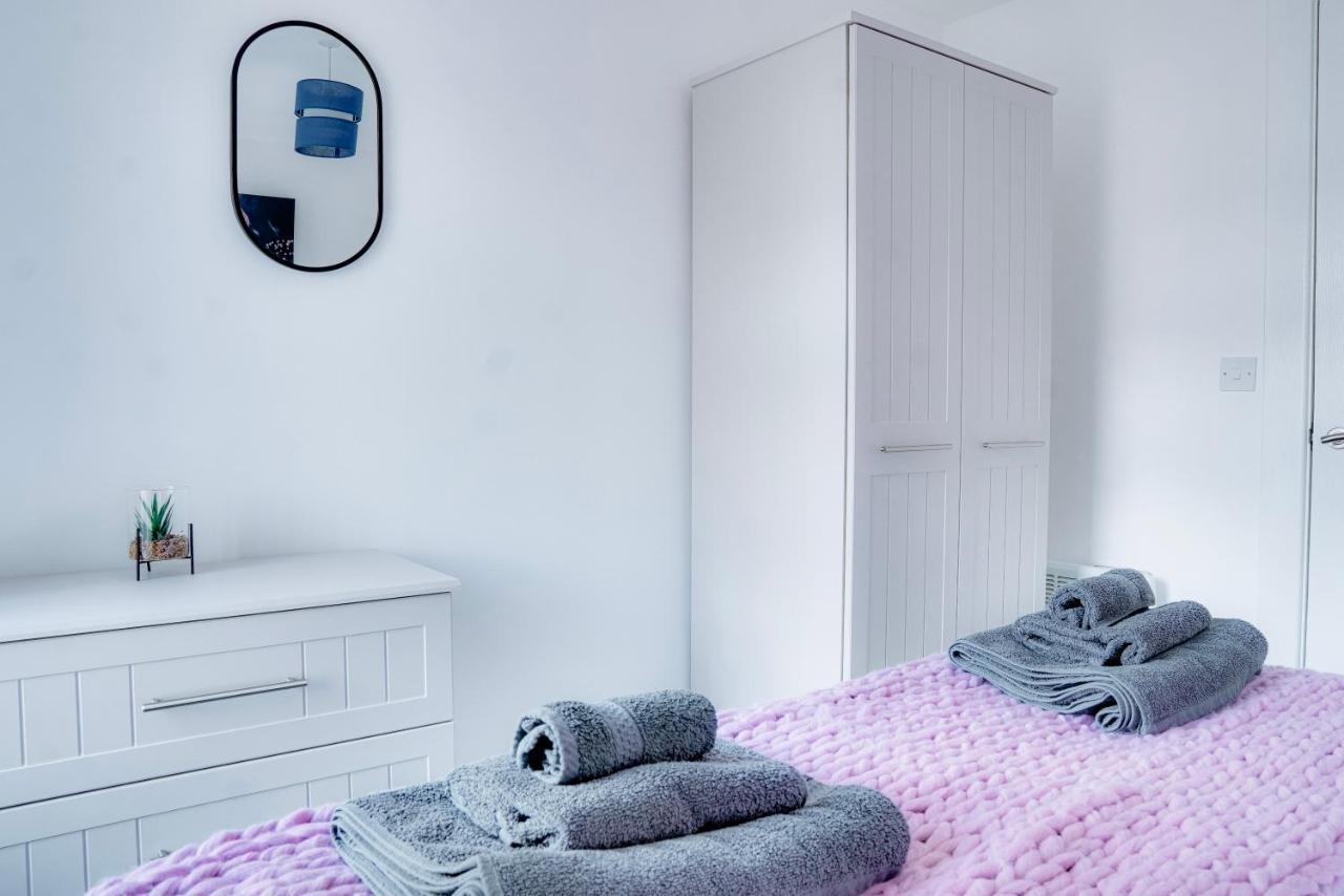Modern 2 Bedroom Flat - 15 Minutes To Liverpool Birkenhead Exterior foto