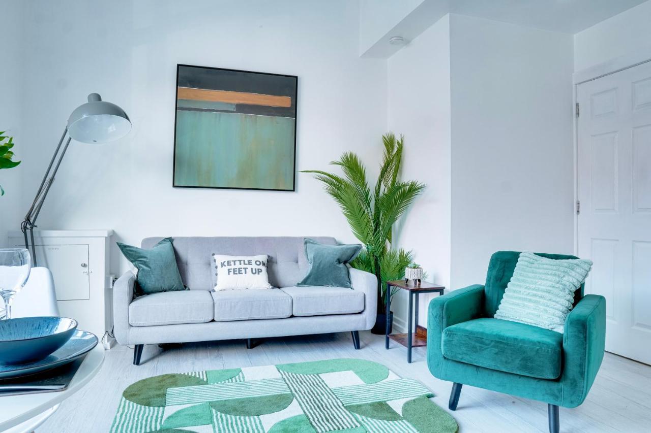 Modern 2 Bedroom Flat - 15 Minutes To Liverpool Birkenhead Exterior foto