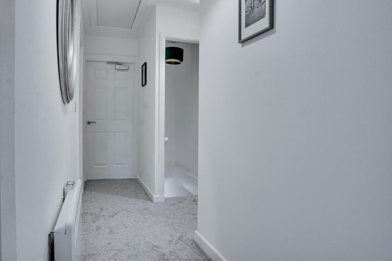 Modern 2 Bedroom Flat - 15 Minutes To Liverpool Birkenhead Exterior foto
