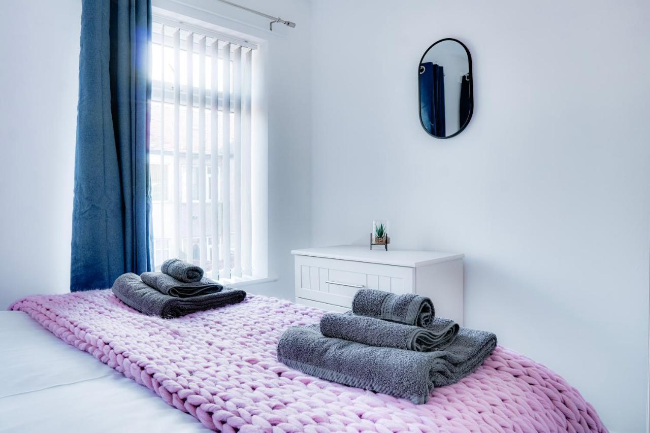 Modern 2 Bedroom Flat - 15 Minutes To Liverpool Birkenhead Exterior foto